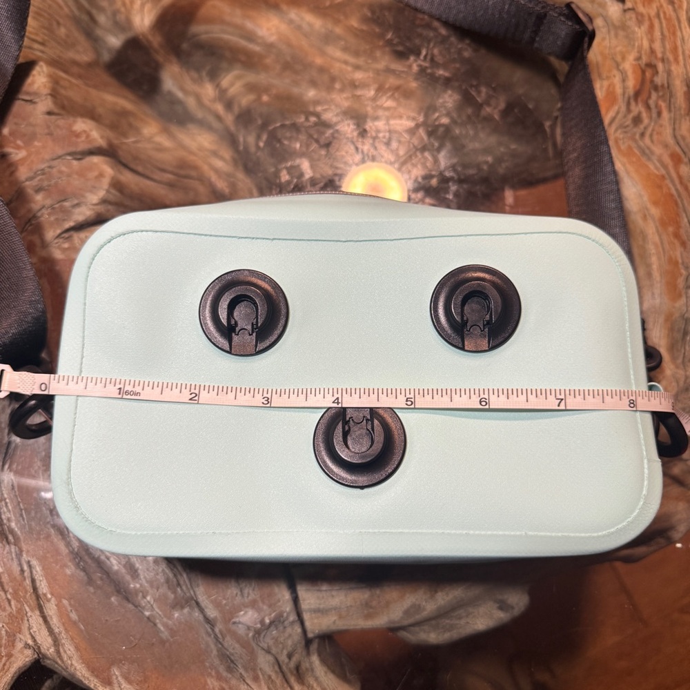 TOADFISH WATERPROOF SLING Fanny Pack - Picture 7 of 10